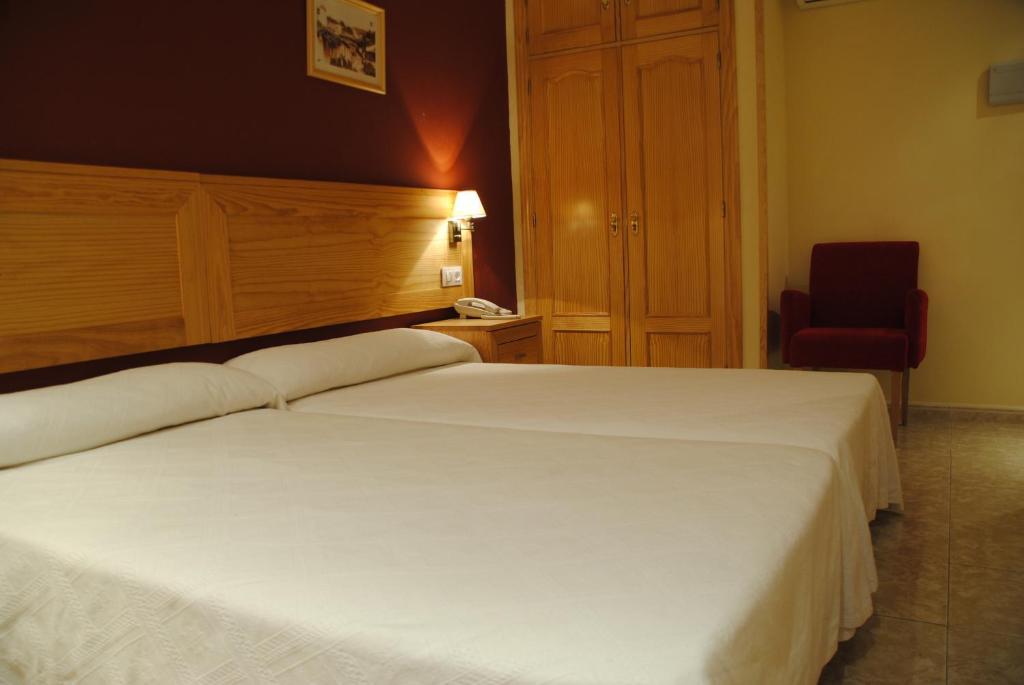 Hotel Alegria Banos De Montemayor Room photo