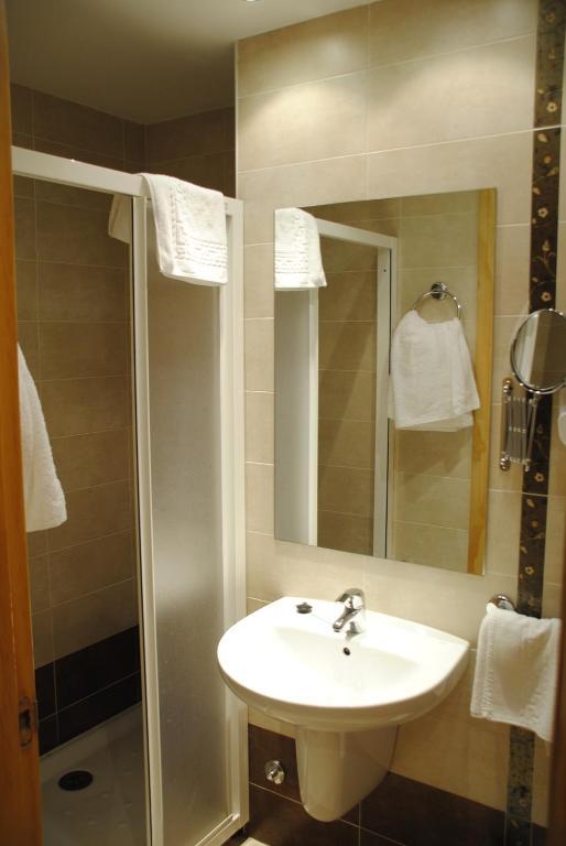 Hotel Alegria Banos De Montemayor Room photo